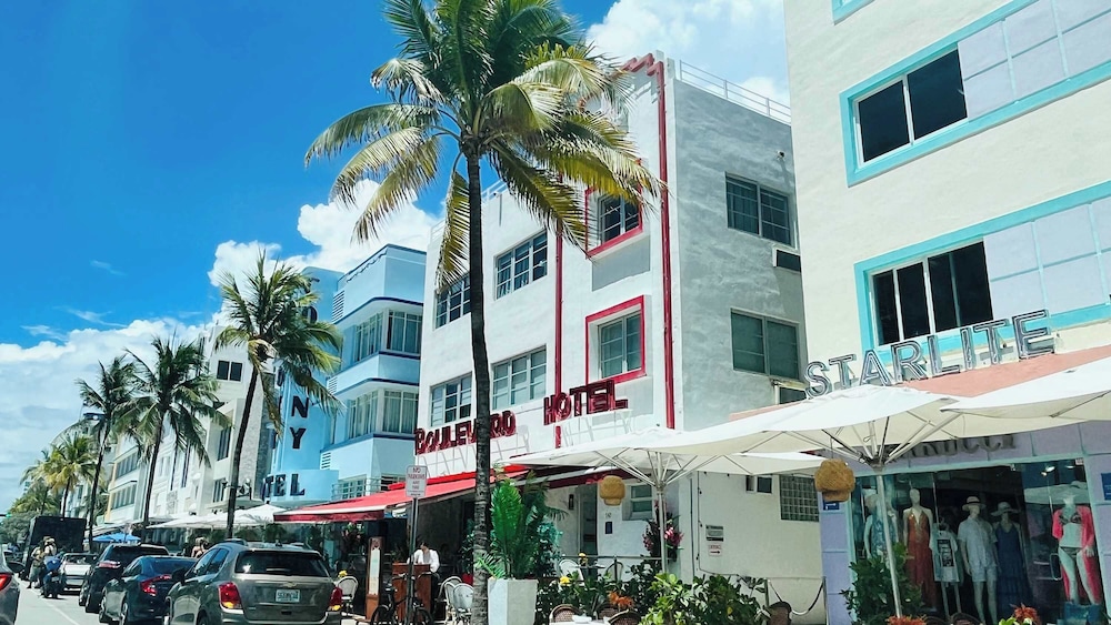 Retro Miami Getaway With Free Parking 1 Minute From Beach