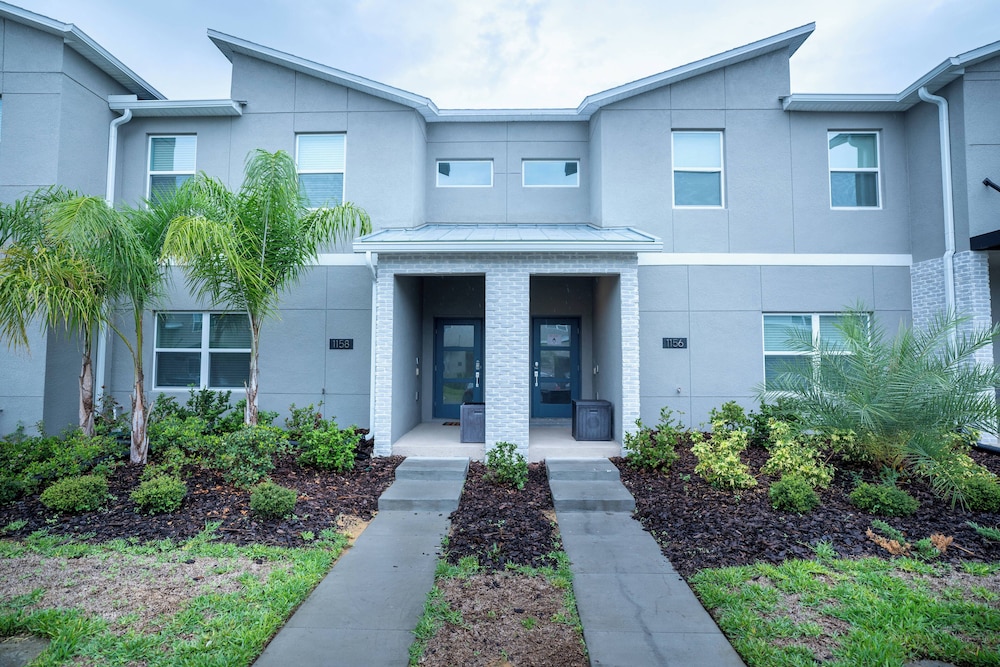 4BR Luxury Home at Champions Gate With Pool