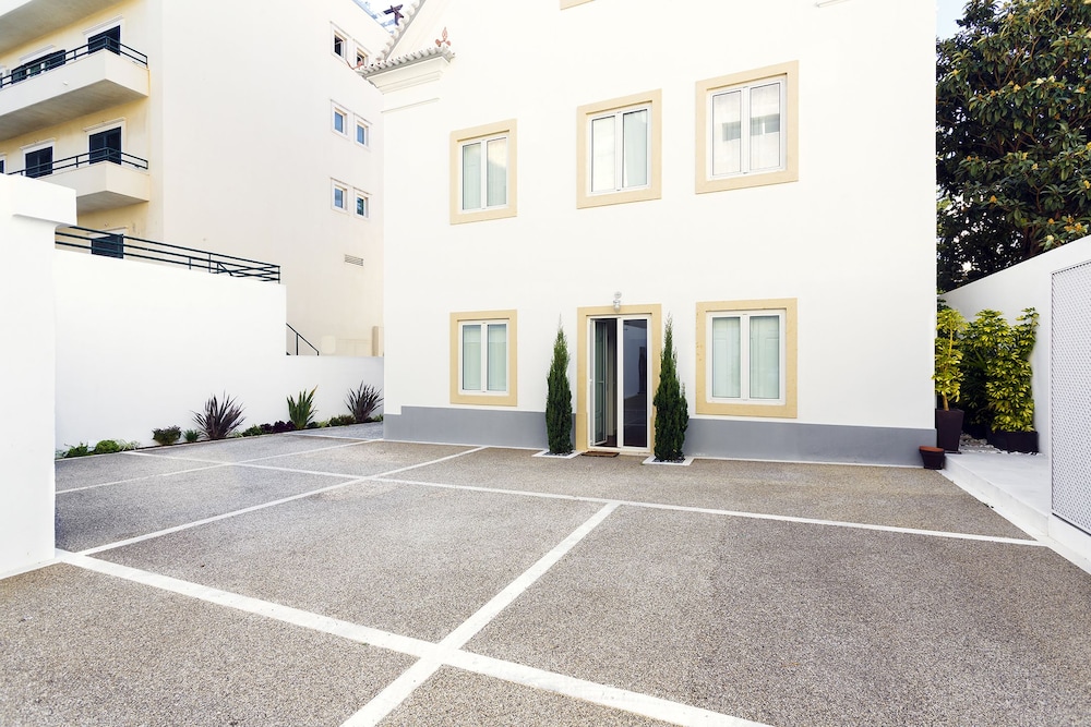 Chalet Estoril Luxury Apartments