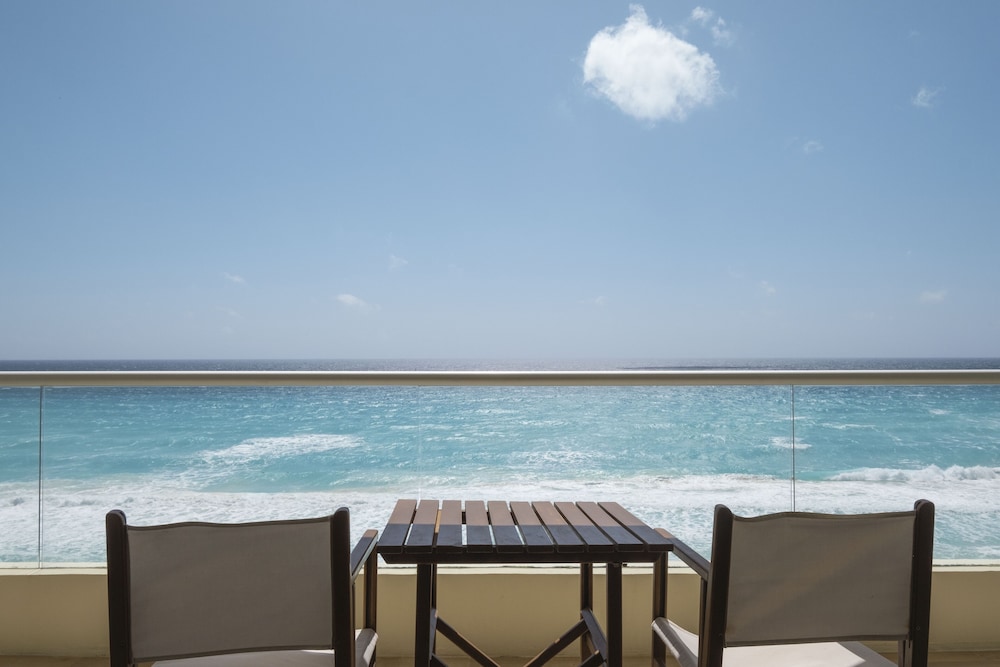 Hotel NYX Cancun All Inclusive