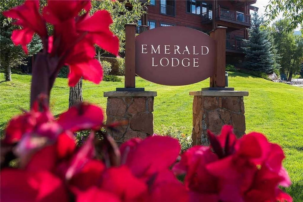 5111 Emerald Lodge, Trappeur's Crossing Apartment 2