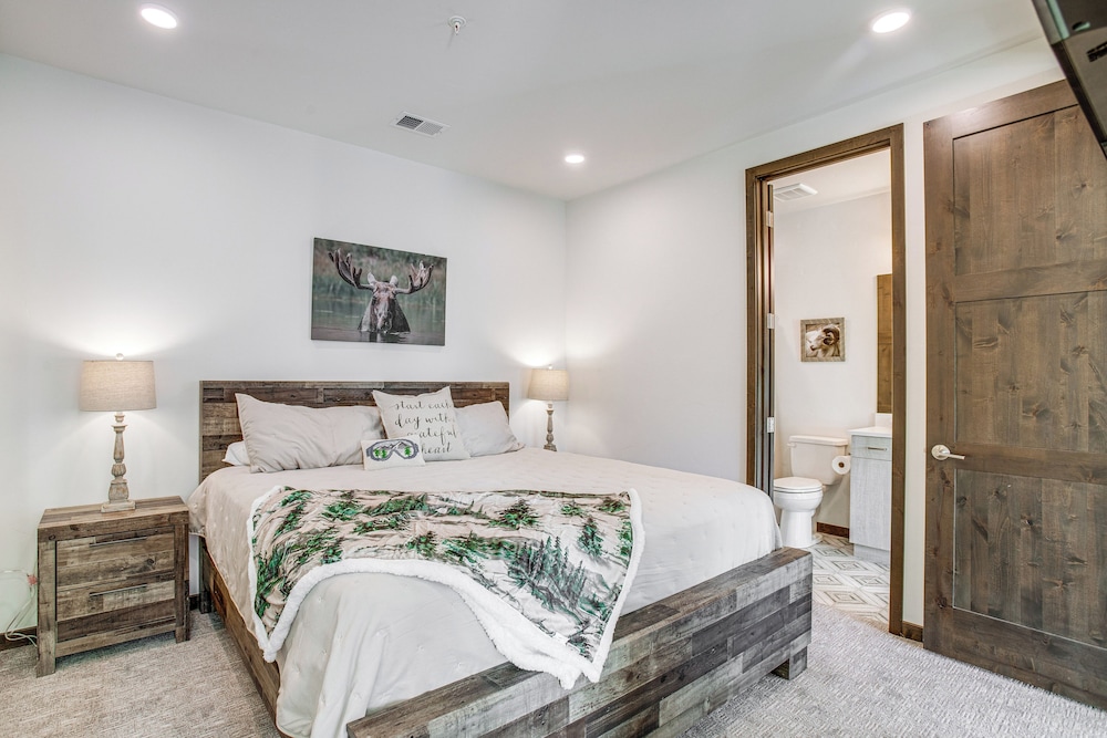 Walk to Cooper Creek Square: Condo w/ Hot Tub!