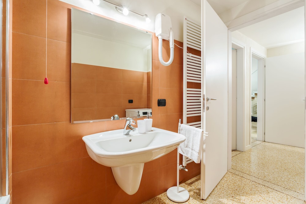 Sant'Antonio en Verona — bathroom