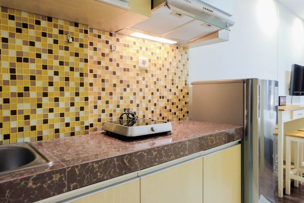 Best Price Studio Apartment at Tamansari Skylounge view 5