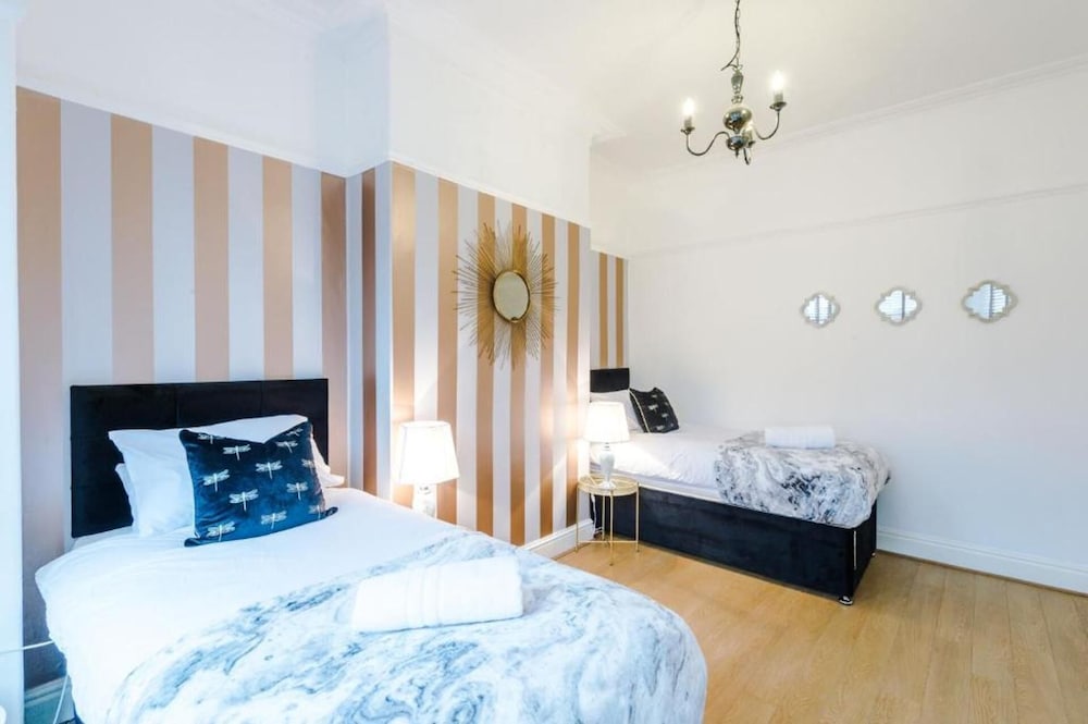 Spacious Bed Rest Stay in Salford City