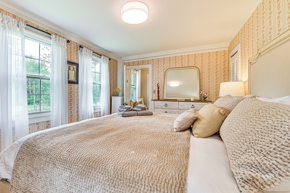 1 Mi to Vineyard: Serene Berkshires Country Escape
