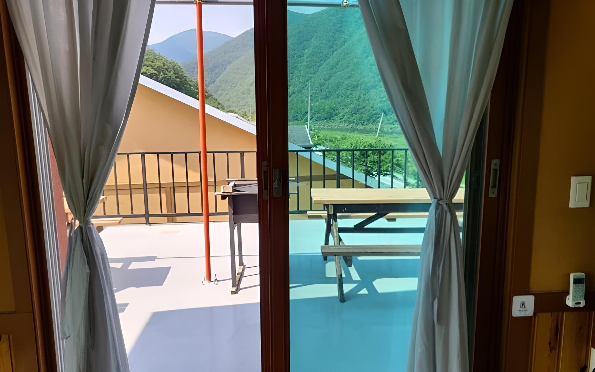 Yeongwol Donggang Close Pension