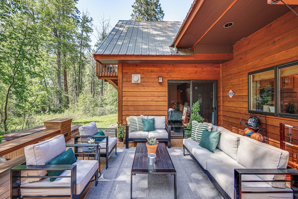 Luxury Cabin on Naches River, Near Mount Rainier!