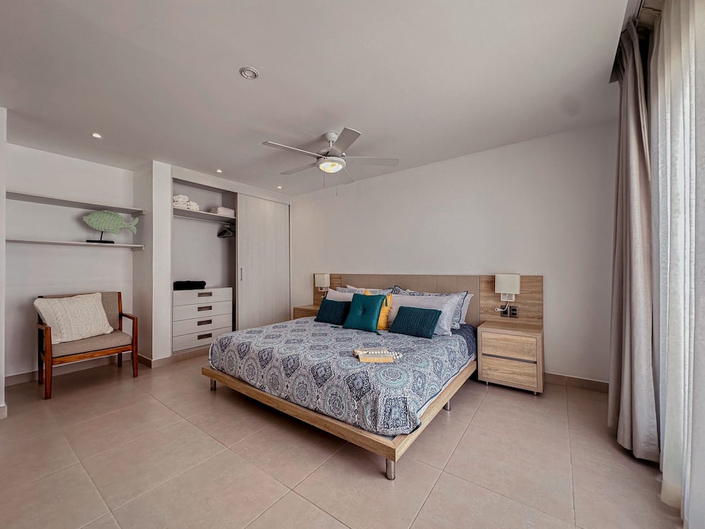 Fantastic Beach Penthouse With Rooftop BBQ