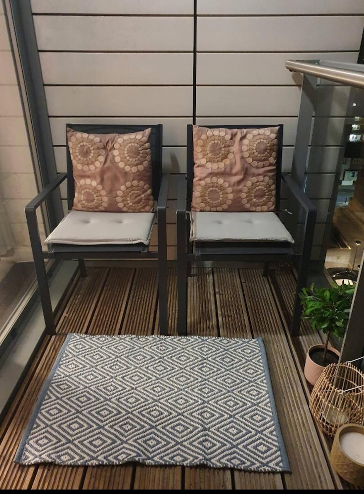 Apartmentsleeps3-balcony-near Canarywharf-gym