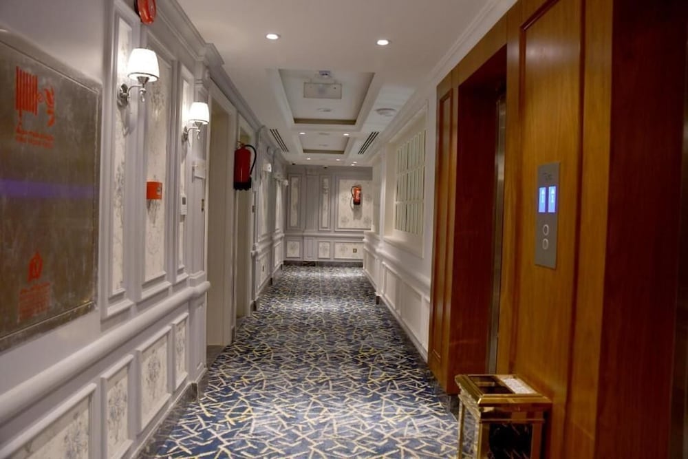 Crown City Hotel