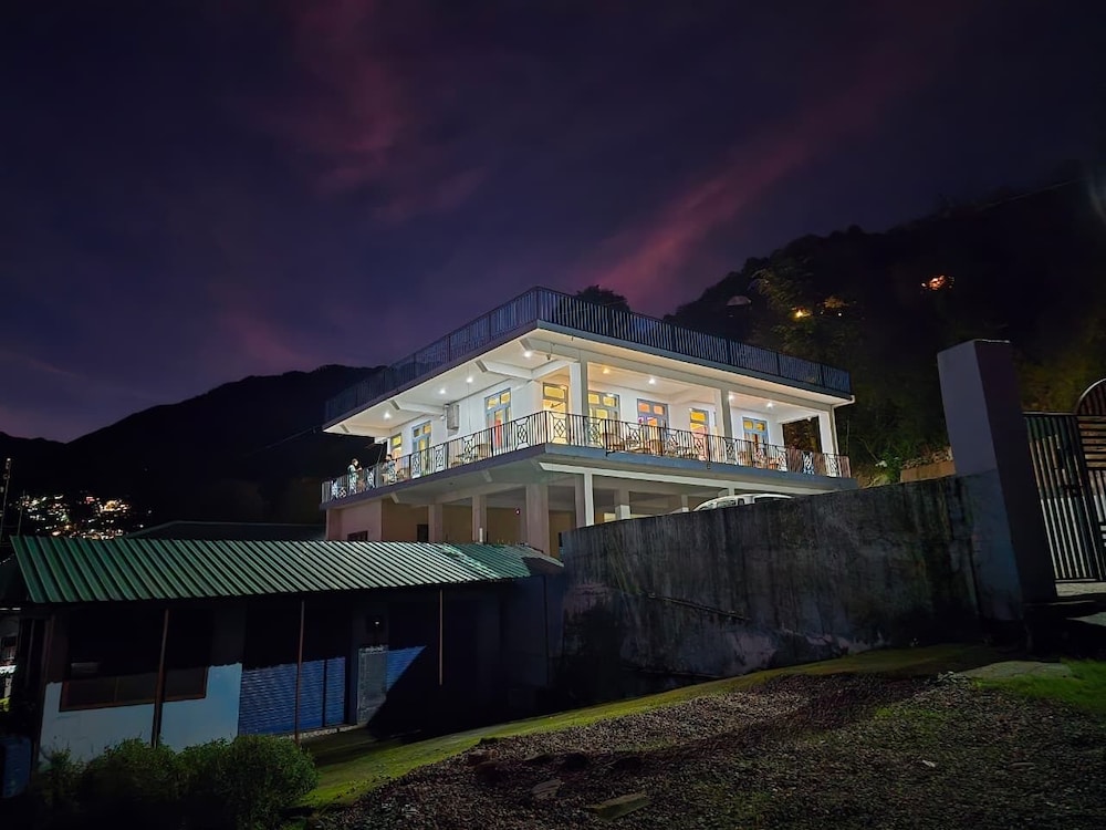 Aangan Royal Stay - Your Mountain Home in Dharamshala