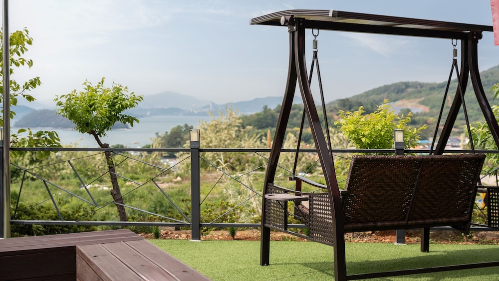 Jigeum Yeosu Ocean View Pension