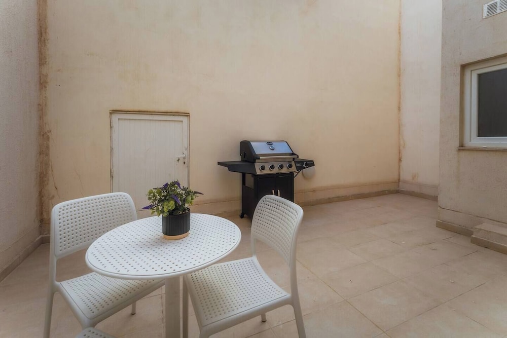 Bright Apartment With Sea Valley Views BBQ