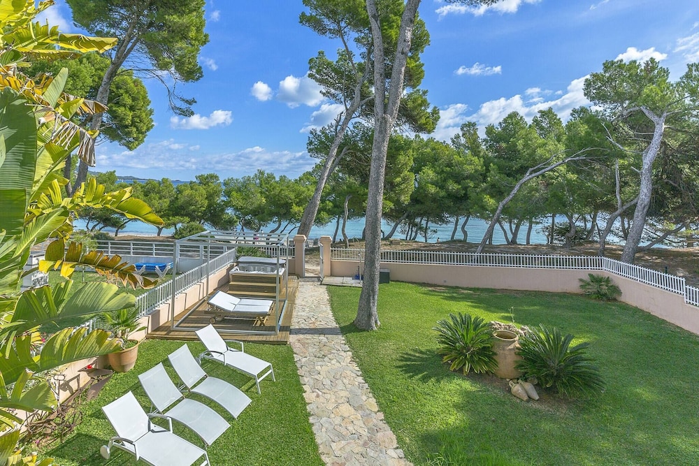 Alcudia Beach Front Villa, Private Indoor Pool photo 4