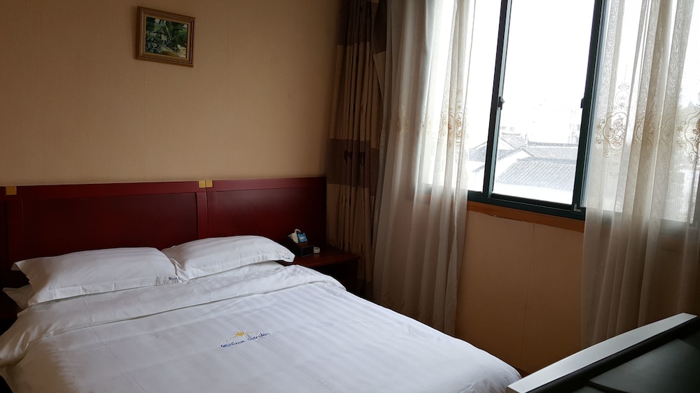 37 Garden Guesthouse Yangcheng Lake Br. view 4