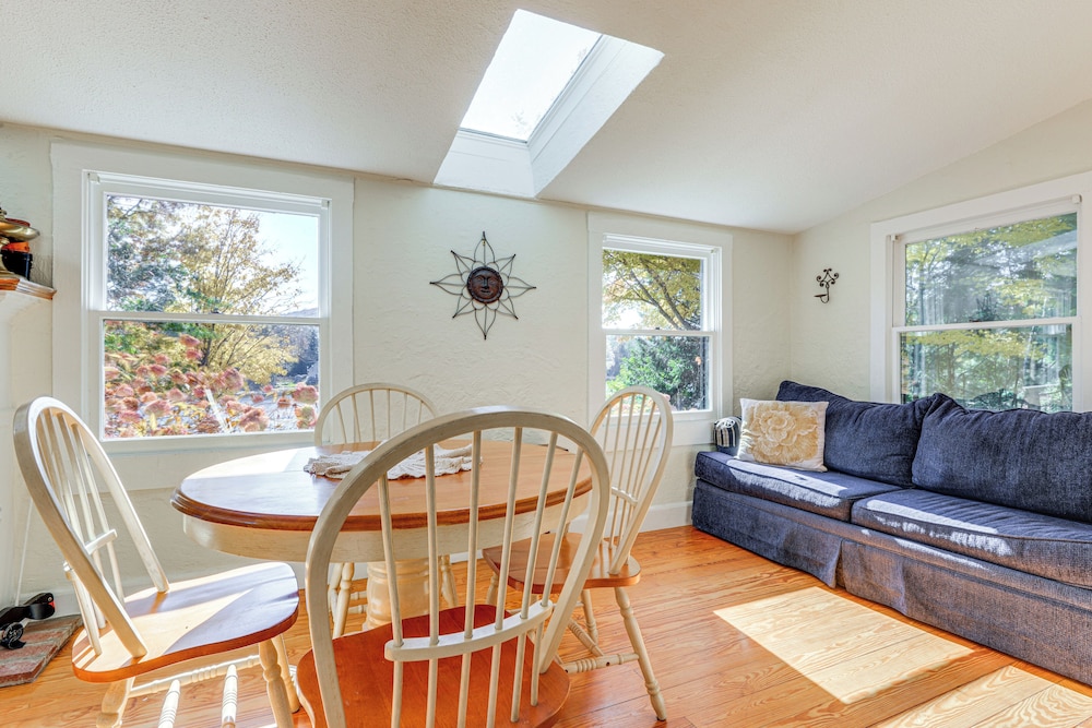 Lakefront Family Home w/ Dock in Newport! view 2