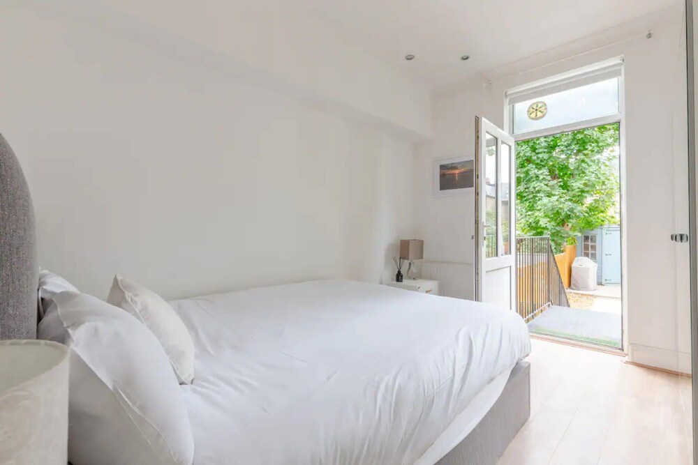 Gorgeous, Newly Renovated 1 Bedroom in Balham With Garden