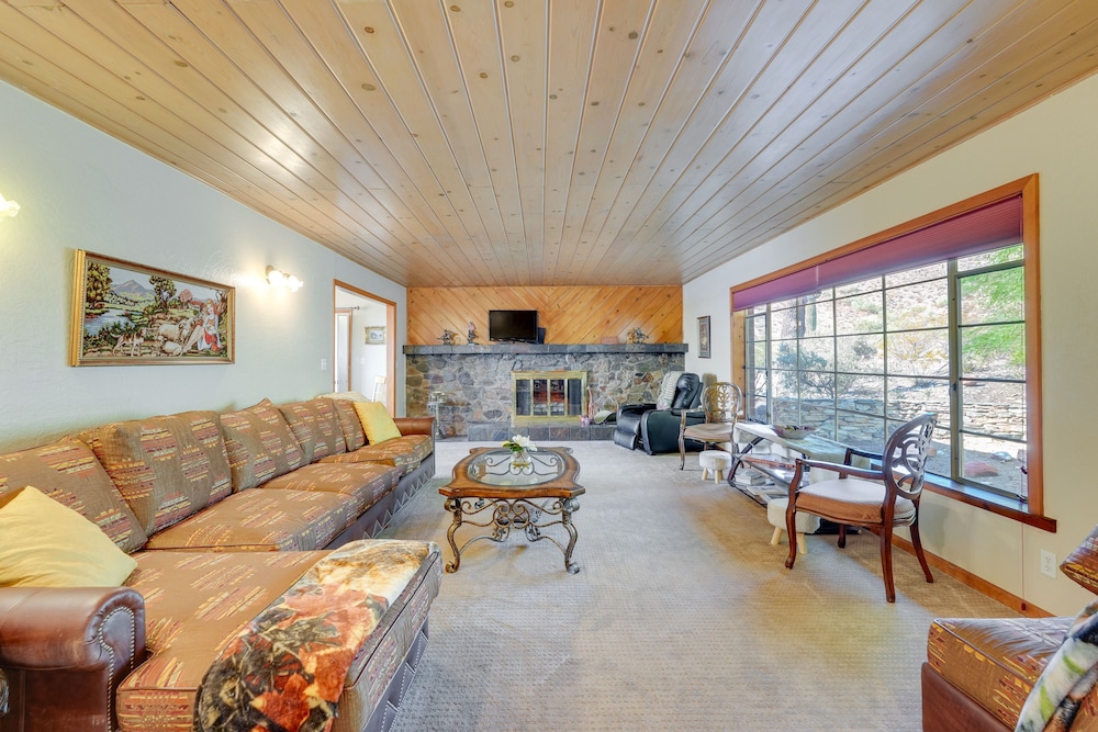 Close to Hiking & Biking: Mtn-view Phoenix Home