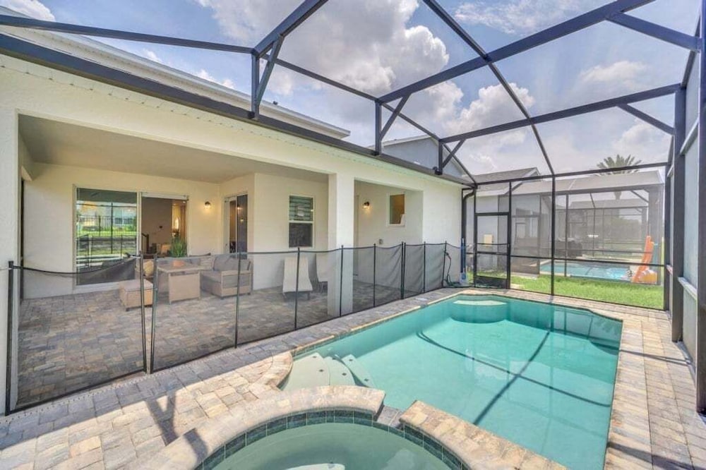 Movie Room, Pool, Theme Rooms Everything Included! 6 Bedroom Villa