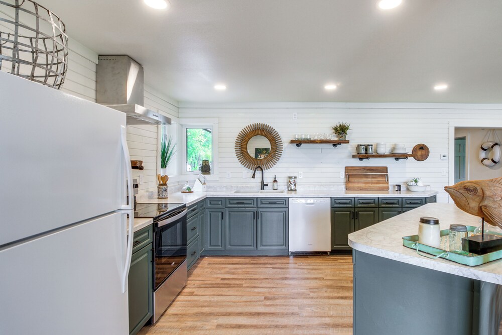 Private Beach: Lakefront Escape in Brainerd!