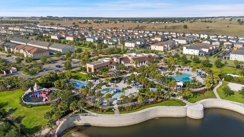 Solara Resort 4 Bedroom Home with Private Pool 4 Home