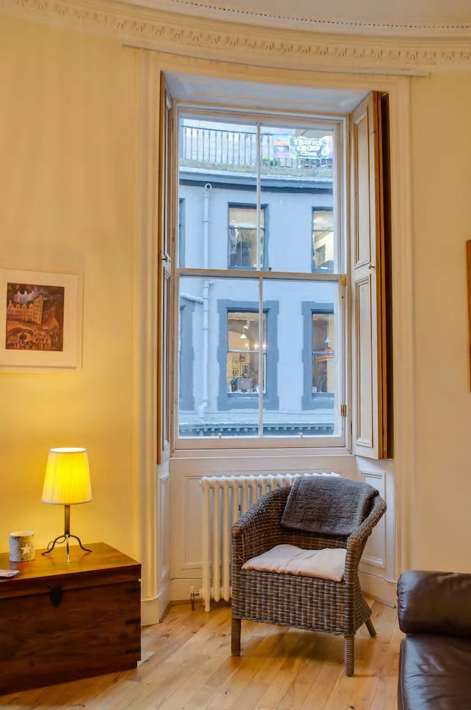 JOIVY Diagon Alley Apartment view 5