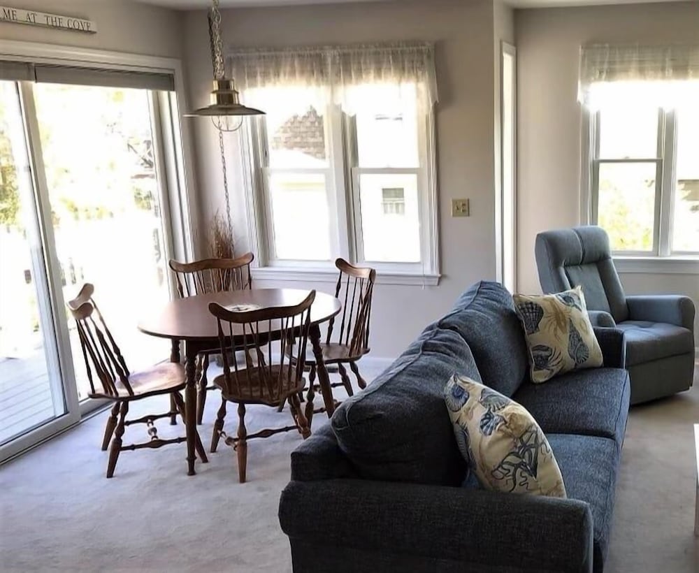 Perkins' Cove Gem - Q934 Ocean view home with one bedroom loft in the heart of Perkins Cove 1 Condo by RedAwning view 3