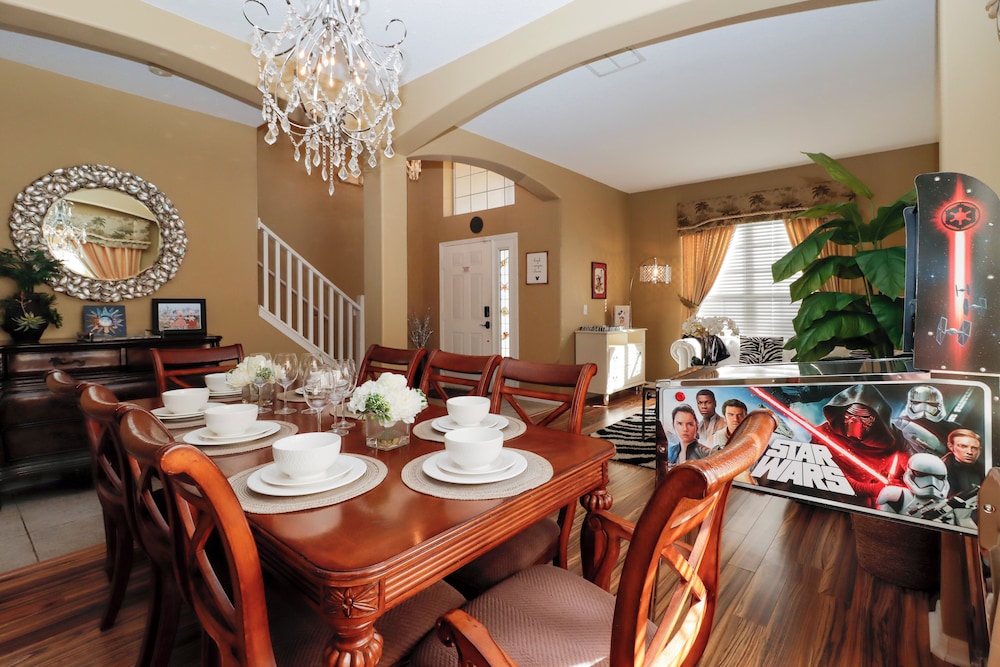 7 Bedrooms Perfect For Large Families Or Groups!
