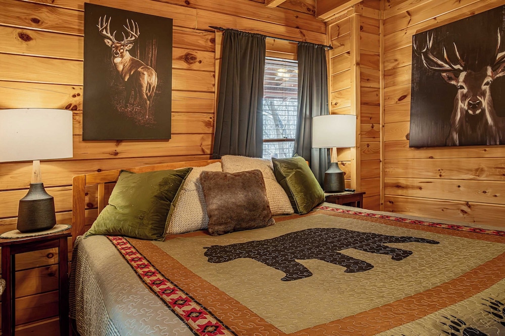 Bear Creek Way by Avantstay Hot Tub, Game Room, Air Hockey, Near Dollywood & Smoky Trails