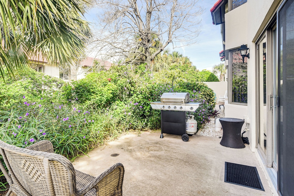 Steps to Ocean, Pool Access! Daytona Beach Gem
