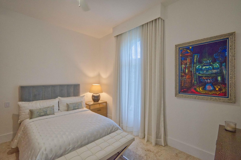 Luxury 6bdr Villa at Tortuga Bay Near Beach Golf