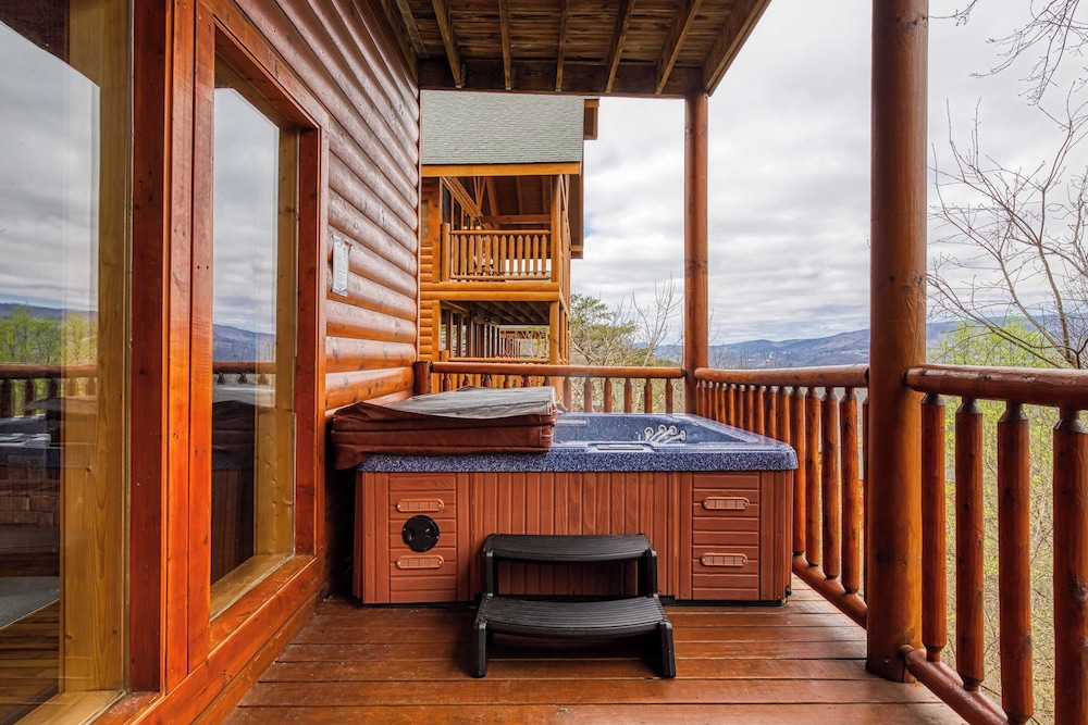 Hot Tub, Game Room, Movie Theater, View Sleeps 18 Lookout Lodge by Avantstay