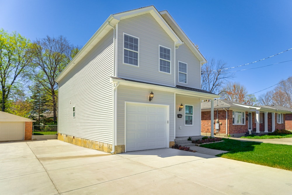 Louisville Retreat w/ Deck ~ 11 Mi to Downtown! view 4