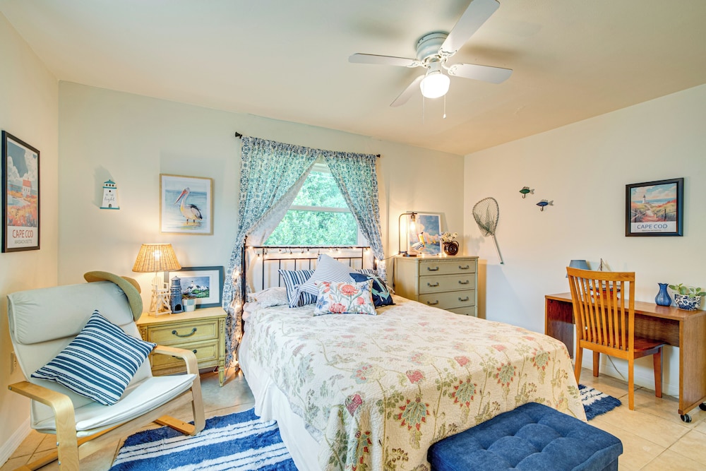 10 Mi to Crystal River: Home in Citrus County