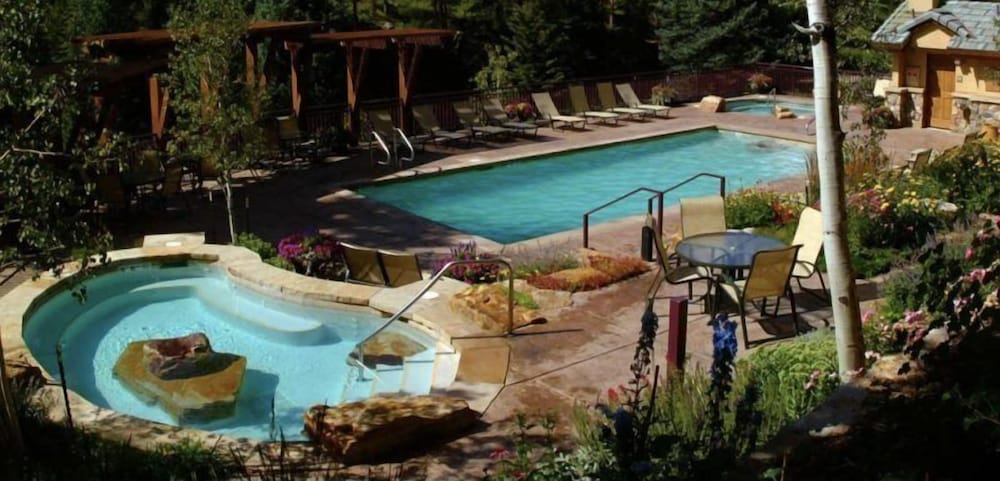 Cozy 2BR Condo in Lionshead Village - Just Steps From Gondola!