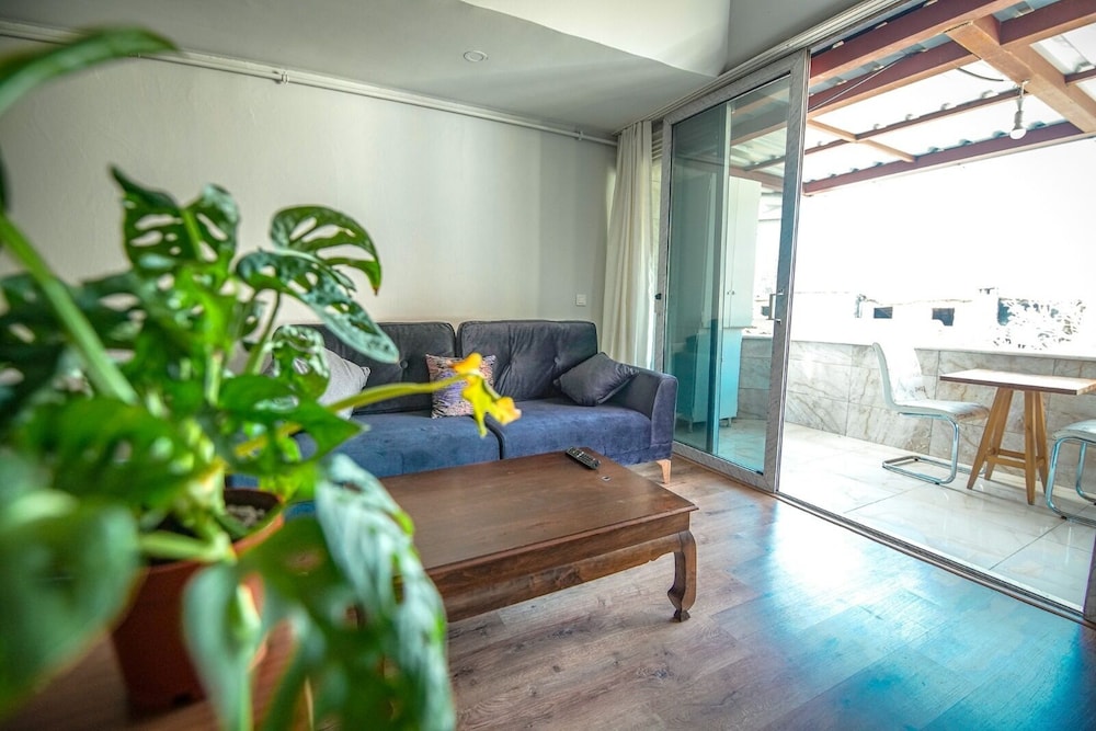 Yaghane Apartments
