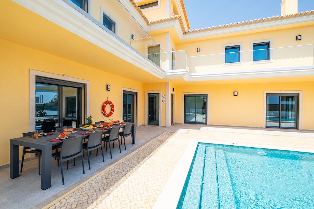 Villa Coral Bay view 3