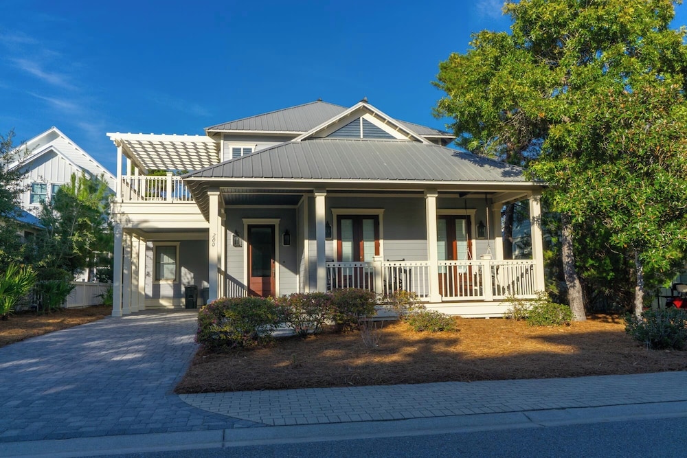 Aquamarine! Sleeps 12! Close to Community Pool! Private Beach Access!