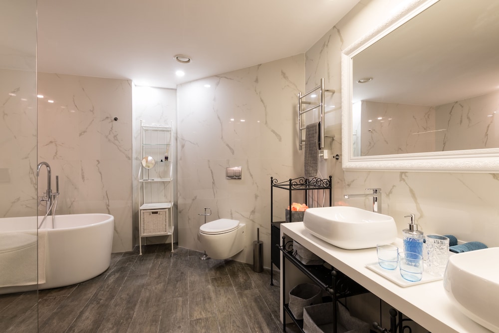 High Class Condo at Marina by FeelHome