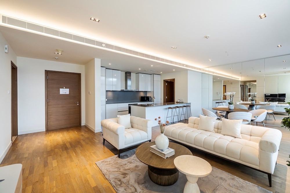 Cozy & Large 1BR Citywalk Building 7