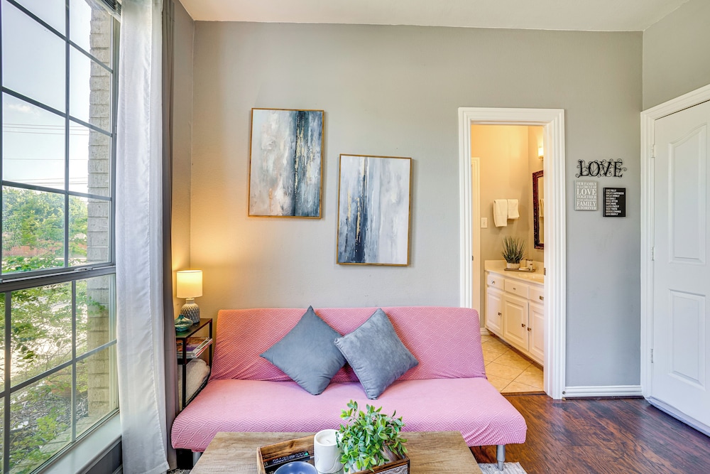 Explore & Unwind: Charming Bedford Apartment