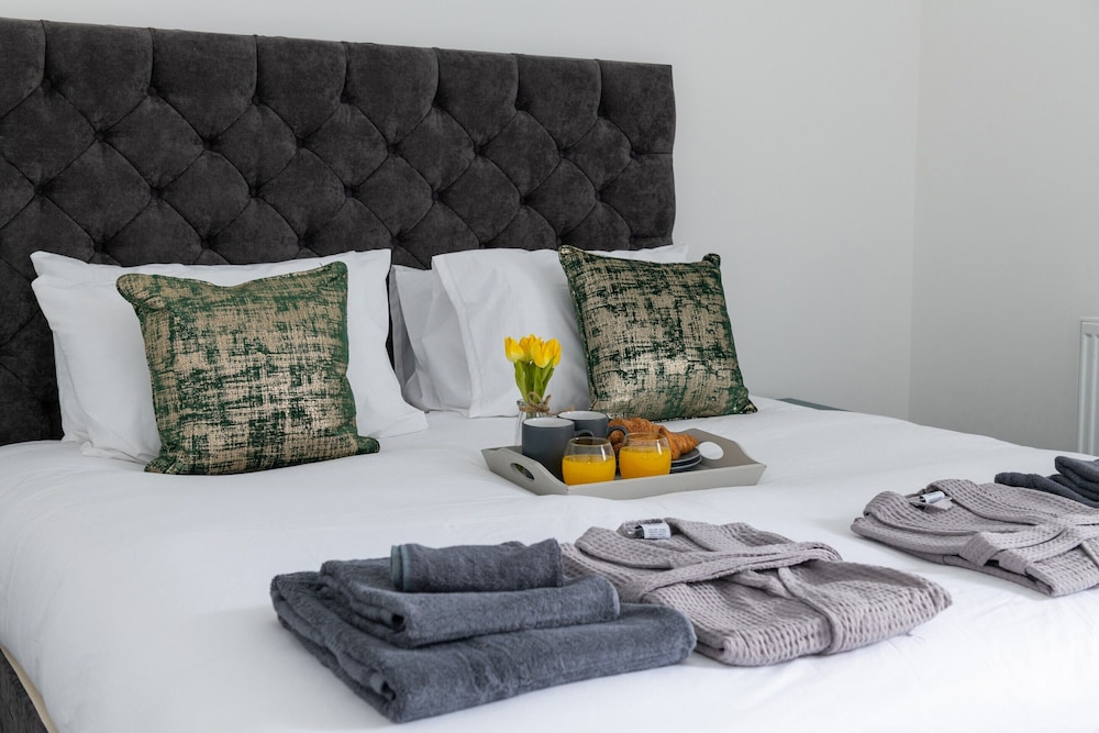 Beautiful 5 Bedroom Apartment in Capel Salem