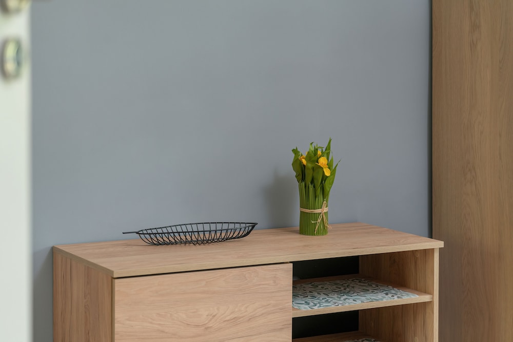 Poznan Apartment With 2 Desks by Renters