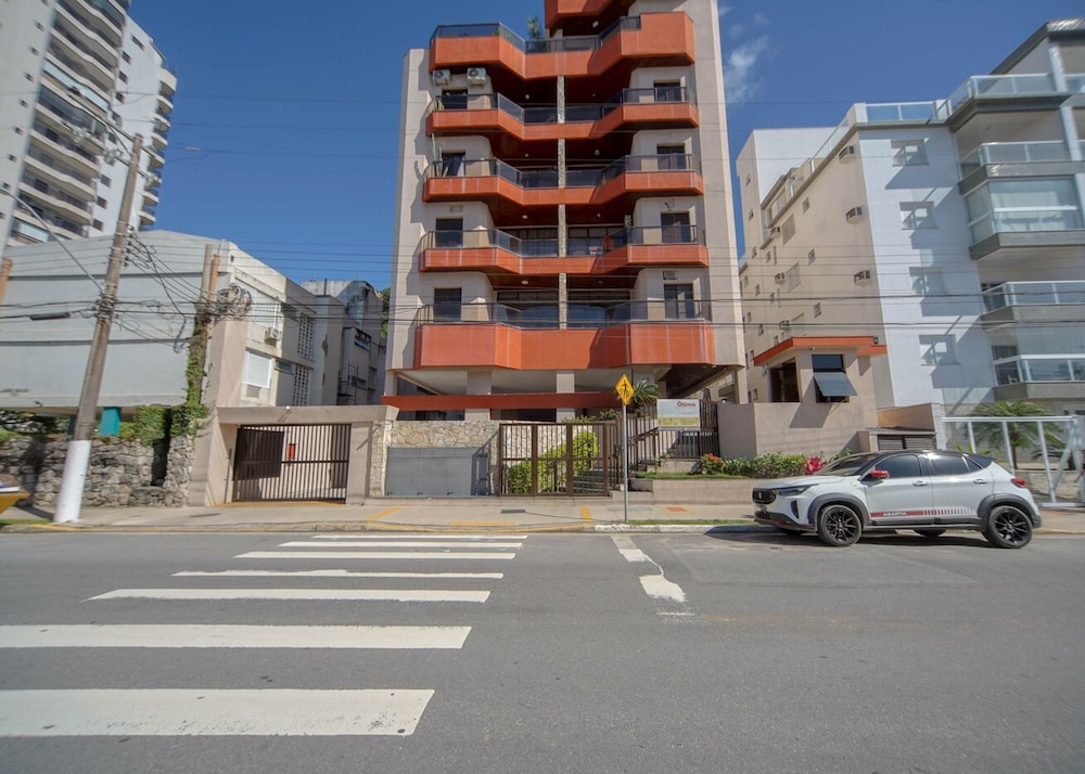 Apto Completo com Wi-fi Ar-cond a 200m da Praia
