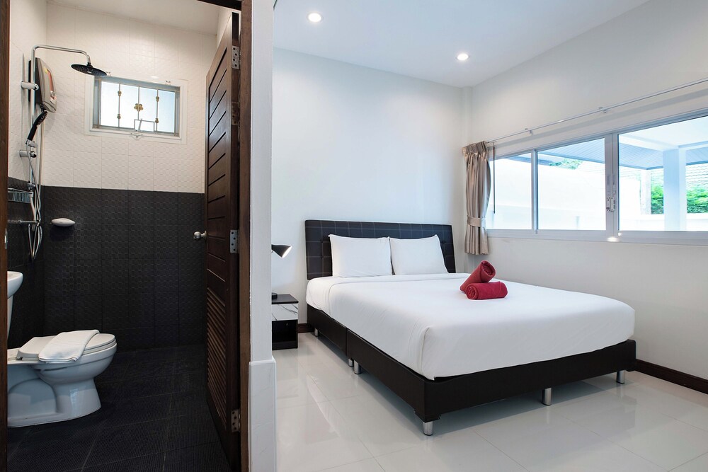 Holiday 2BR Jacuzzi Pool Villa Lancelot3
