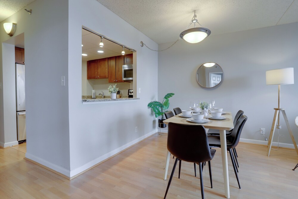 Spacious Apartment at Pentagon City