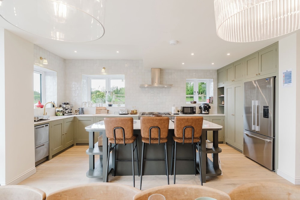 Mulberry Cottage 5BD in Wiltshire