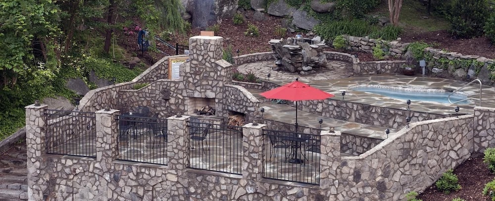 The Esmeralda Inn at Lake Lure