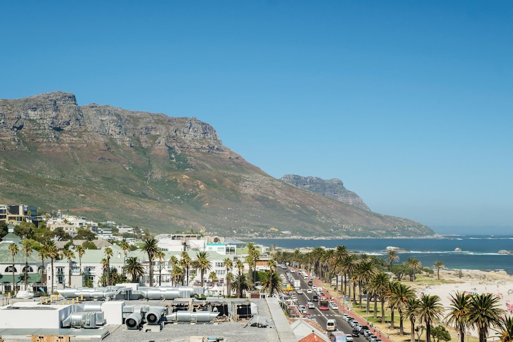 Camps Bay Beachside 2bed w Sea View Cloud 9
